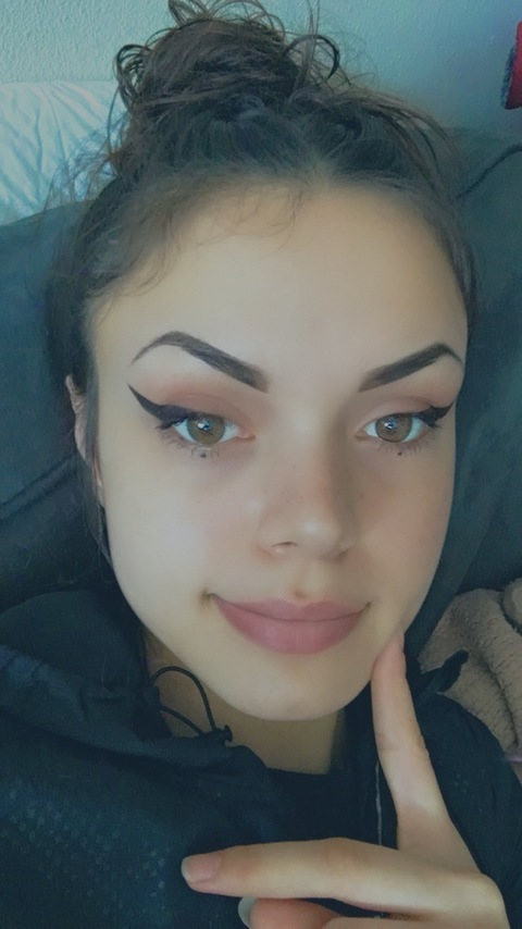 Header of thedollface